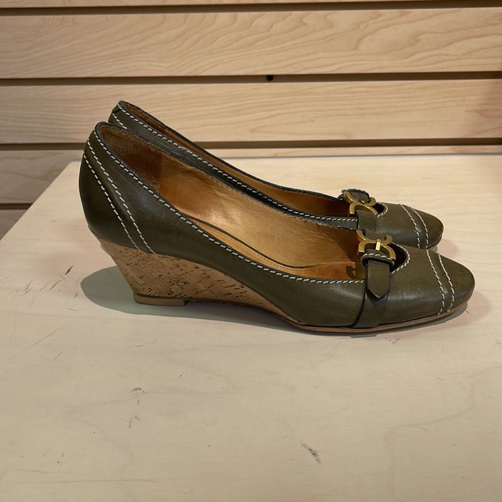 Women’s Chloe Olive Leather Wedge Pump Shoe Size 39